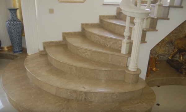 Фото - Лестница из мрамора – идеальное украшение дома